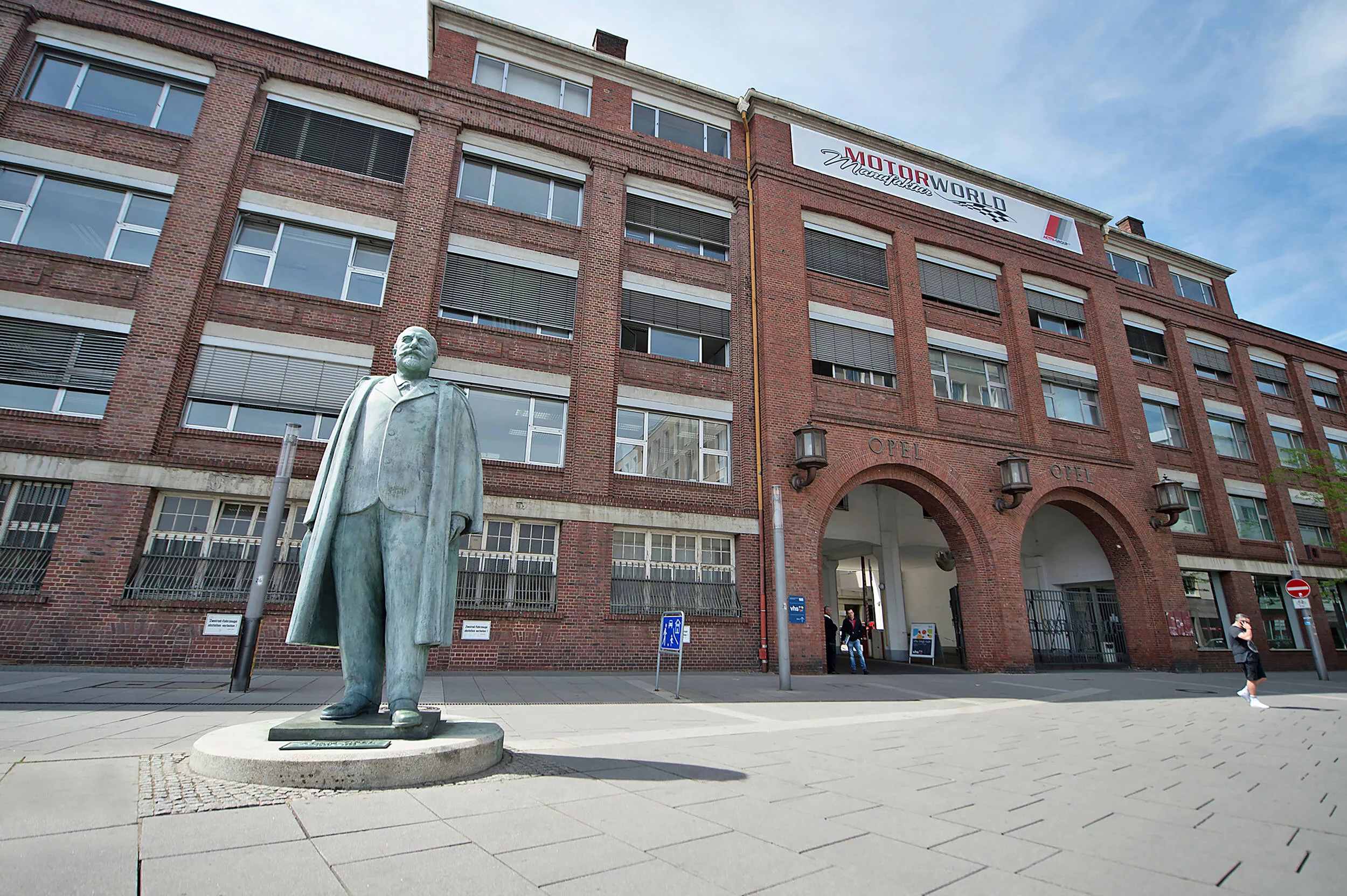 Eingang Motorworld Rüsselsheim
